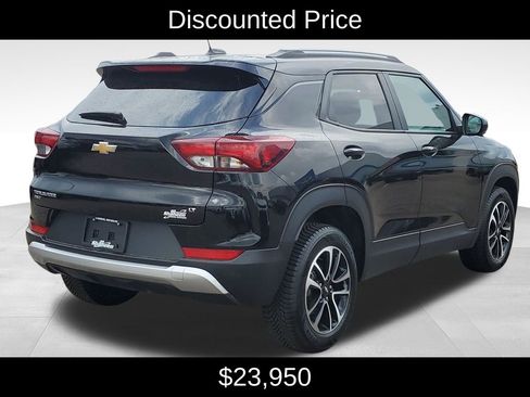 Used 2025 Chevrolet TrailBlazer LT AWD/4WD image 3