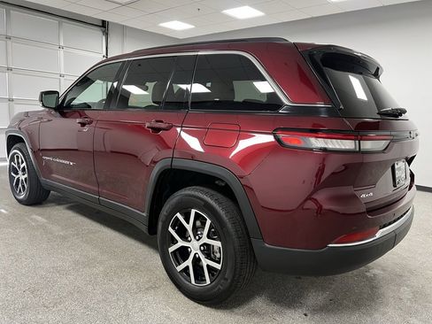 Used 2024 Jeep Grand Cherokee Limited image 8