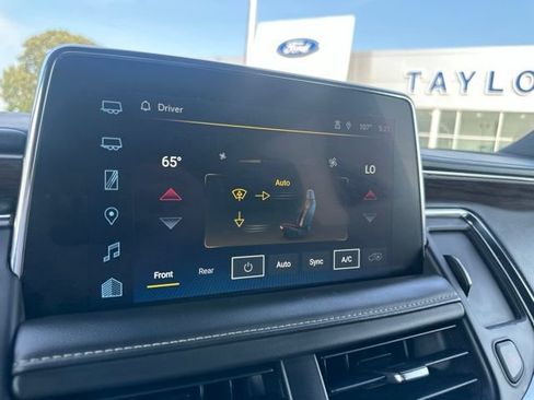Used 2023 Chevrolet Suburban Premier AWD/4WD image 44