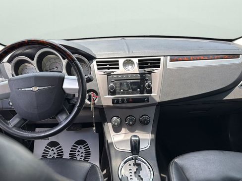 Used 2009 Chrysler Sebring Touring w/ Electronics Convenience Group FWD image 19