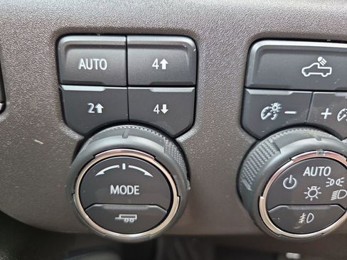 Certified 2024 Chevrolet Silverado 1500 LT Trail Boss AWD/4WD image 18