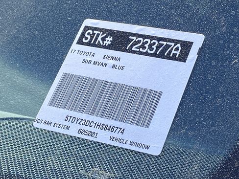 Used 2017 Toyota Sienna XLE Premium image 10