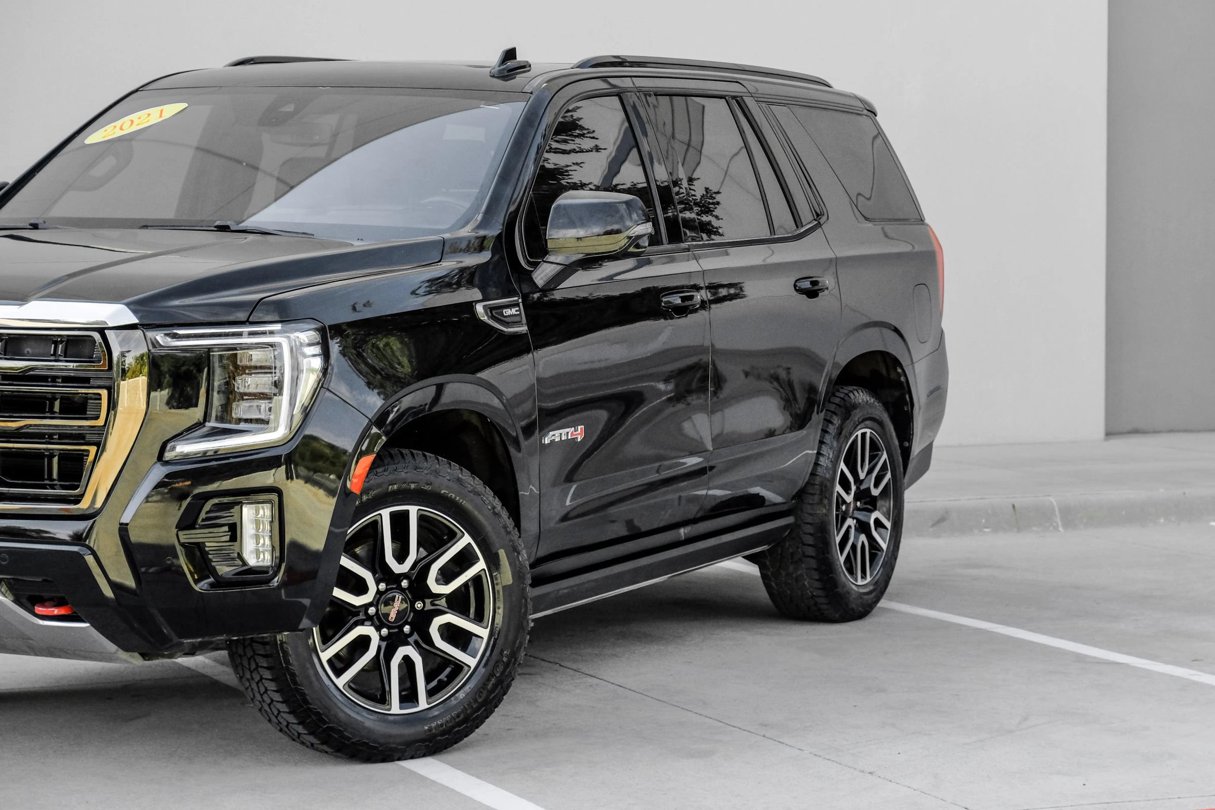Used 2021 GMC Yukon AT4 w/ AT4 Premium Plus Package AWD/4WD image 9