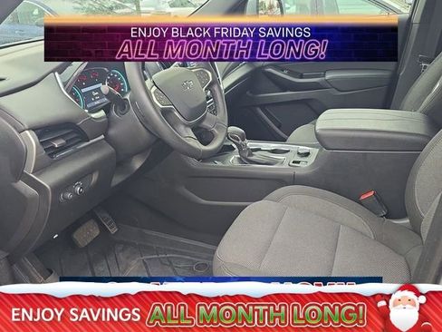 Used 2023 Chevrolet Traverse LT image 11