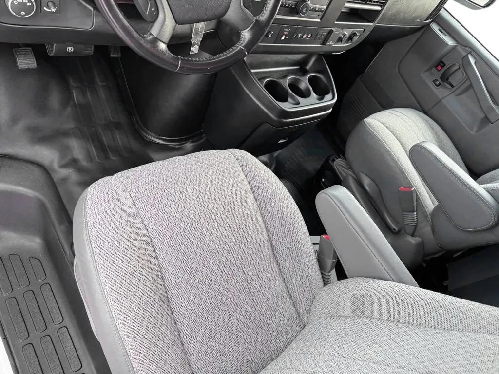 Used 2020 GMC Savana 3500 Extended w/ Driver Convenience Package RWD image 10