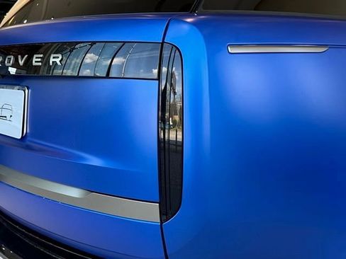 New 2025 Land Rover Range Rover Long Wheelbase SE AWD/4WD image 6