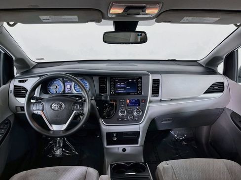 Used 2020 Toyota Sienna LE FWD image 12