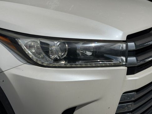 Used 2019 Toyota Highlander Limited Platinum AWD/4WD image 10