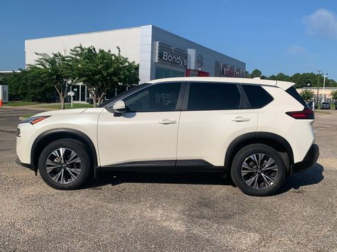 Used 2023 Nissan Rogue SV FWD image 5