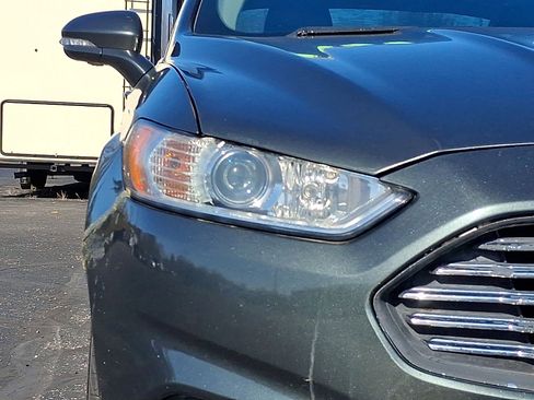 Used 2016 Ford Fusion SE w/ Equipment Group 202A FWD image 28