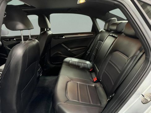 Used 2021 Volkswagen Passat 2.0T R-Line image 8