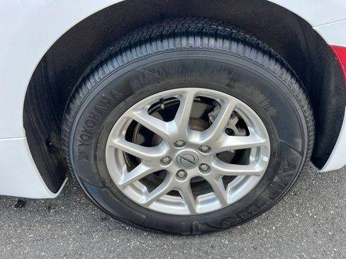 Used 2024 Chrysler Pacifica Touring-L FWD image 28