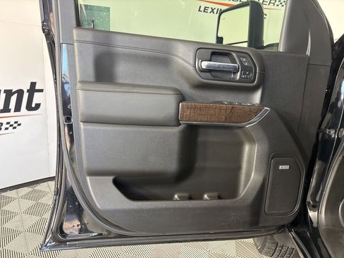 Used 2022 GMC Sierra 2500 Denali image 8