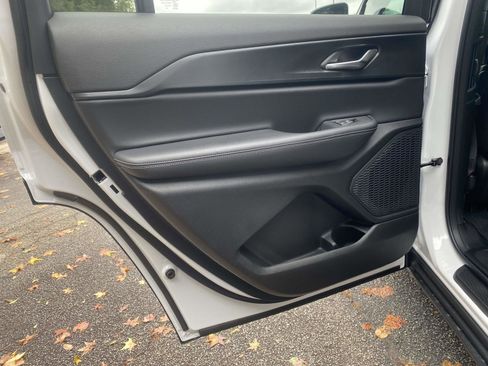 New 2025 Jeep Grand Cherokee L Altitude image 22