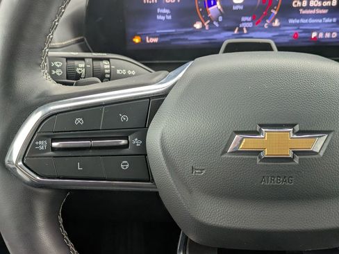 Used 2024 Chevrolet Traverse RS FWD image 17
