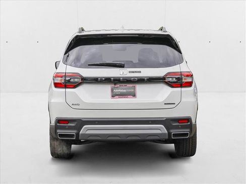 New 2025 Honda Pilot Touring image 6