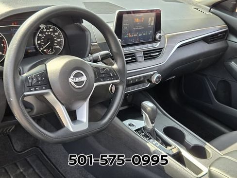 Used 2025 Nissan Altima 2.5 SV FWD image 9