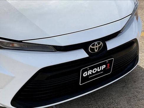 Used 2025 Toyota Corolla LE image 29