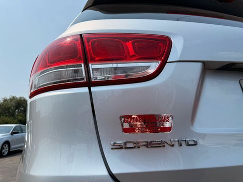 Used 2018 Kia Sorento FWD image 7