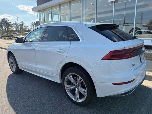 Used 2023 Audi Q8 Premium image 3
