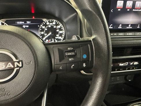 Used 2023 Nissan Rogue SV AWD/4WD image 11