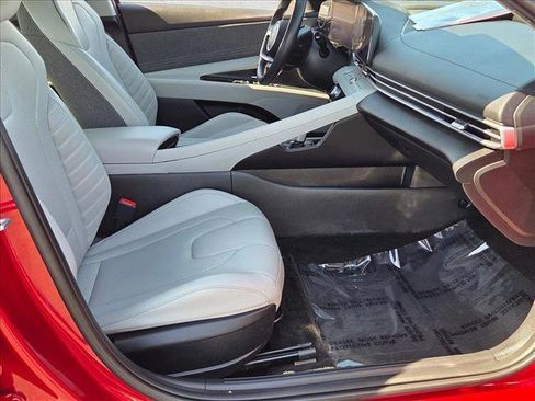 Used 2024 Hyundai Elantra Limited image 21