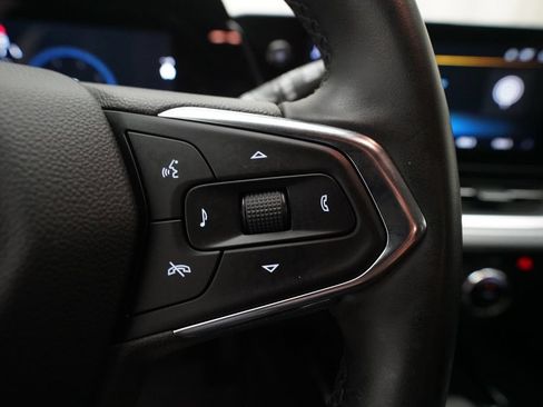Used 2024 Chevrolet Trax LT w/ Driver Confidence Package FWD image 18