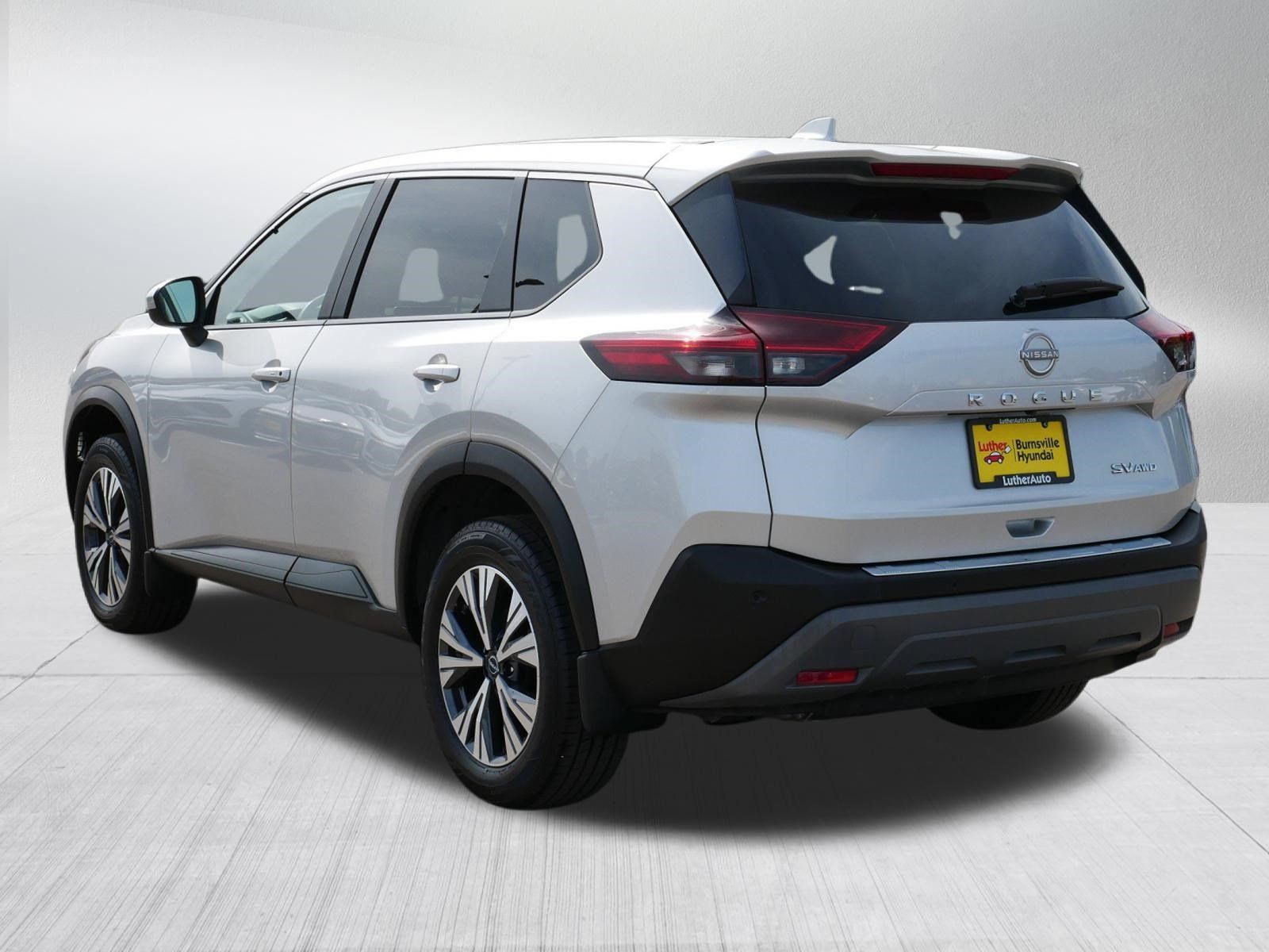 Used 2023 Nissan Rogue SV AWD/4WD image 5