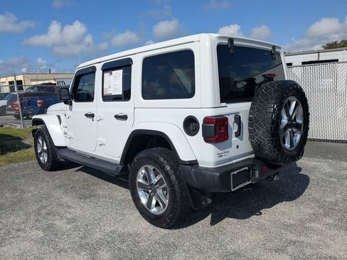 Used 2018 Jeep Wrangler Unlimited Sahara AWD/4WD image 5