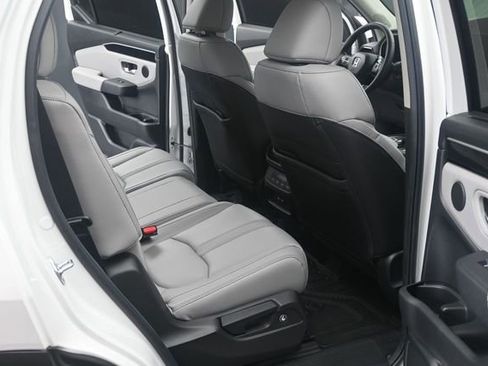 Used 2025 Honda Pilot Touring image 19