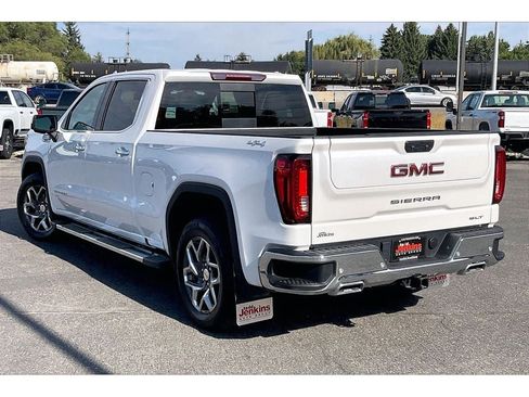 Used 2023 GMC Sierra 1500 SLT w/ SLT Premium Plus Package AWD/4WD image 13