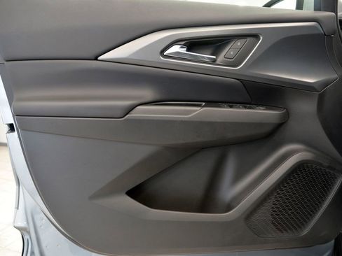 Used 2025 Chevrolet Equinox EV LT w/ Comfort Package image 14