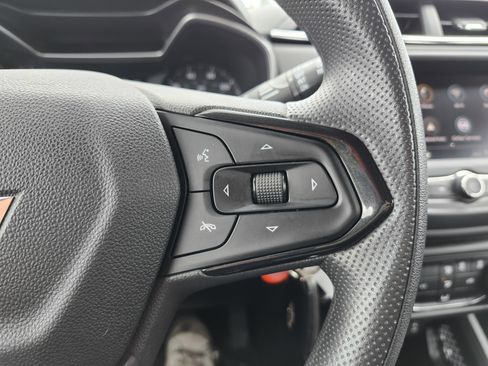 Used 2023 Chevrolet TrailBlazer LS FWD image 29