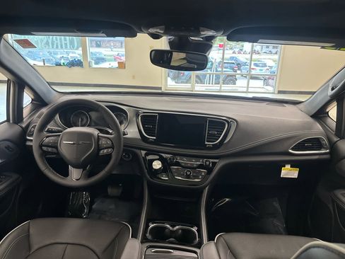 New 2026 Chrysler Pacifica Limited w/ S Appearance Package image 20