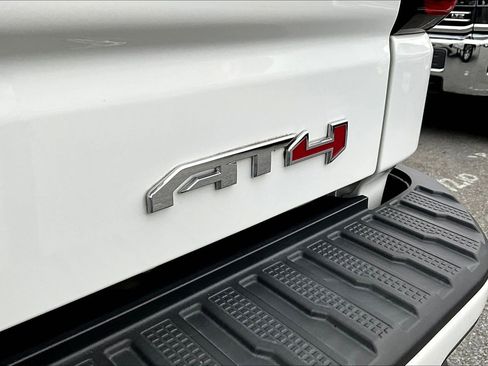 Certified 2022 GMC Sierra 1500 AT4 w/ AT4 Premium Package image 8