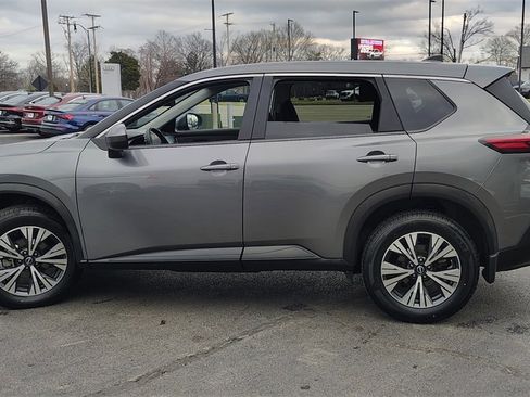 Used 2023 Nissan Rogue SV image 5