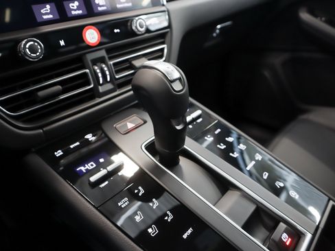 New 2026 Porsche Macan image 15