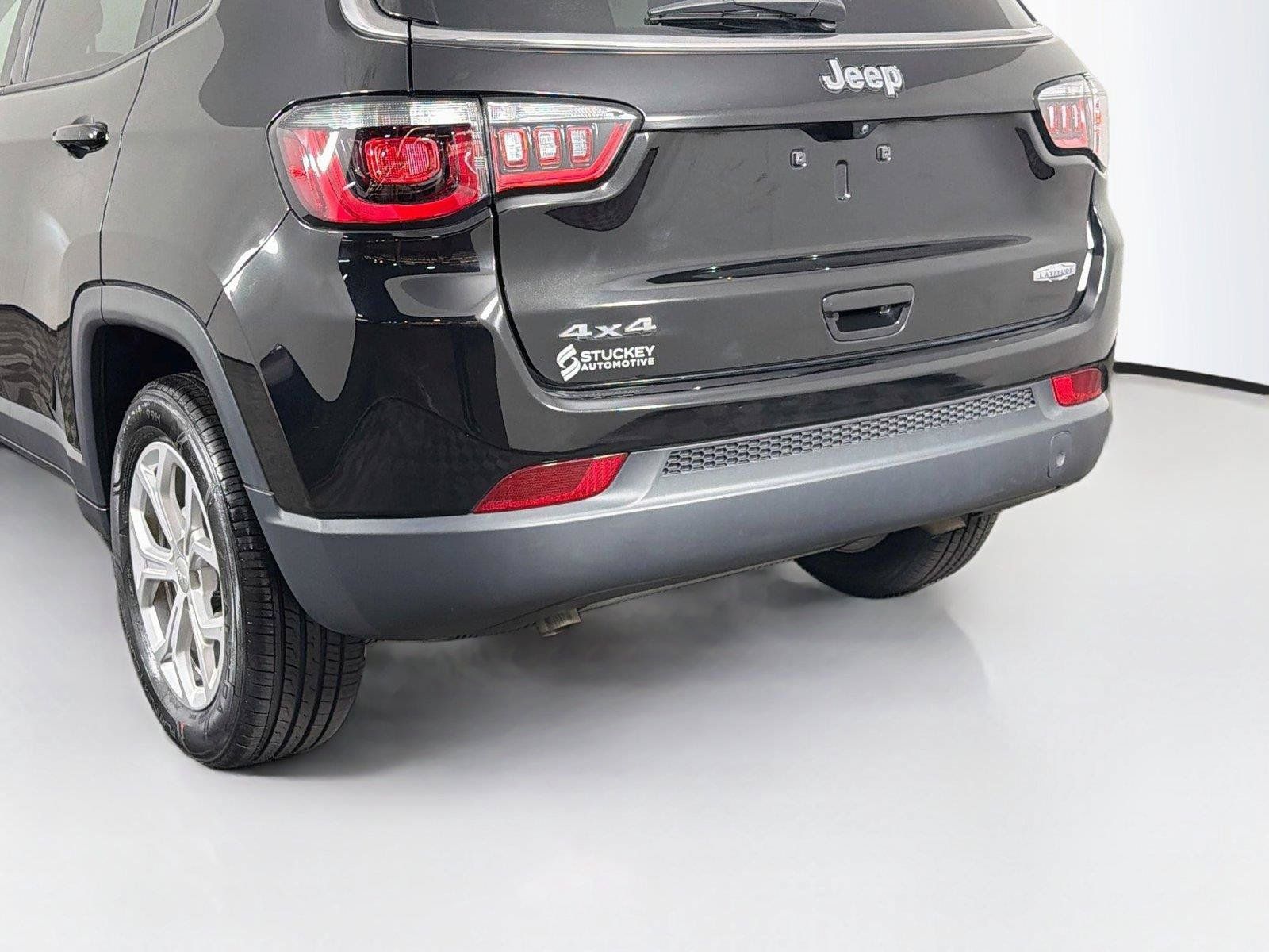 Used 2024 Jeep Compass Latitude AWD/4WD image 37