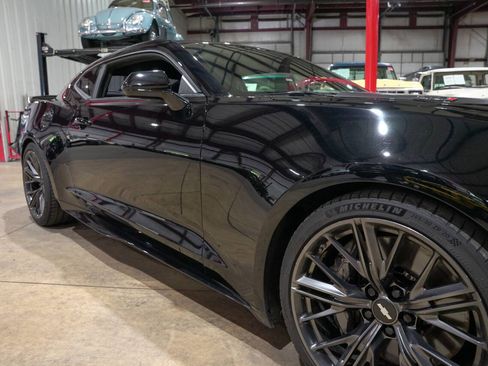 Used 2018 Chevrolet Camaro ZL1 RWD image 34