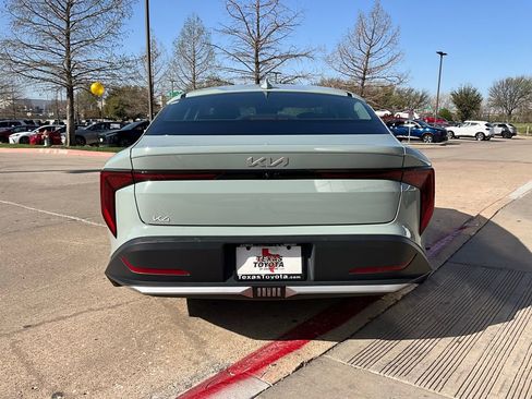 Used 2025 Kia K4 LXS image 7