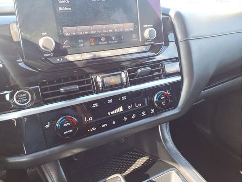 Used 2024 Nissan Pathfinder SV AWD/4WD image 9