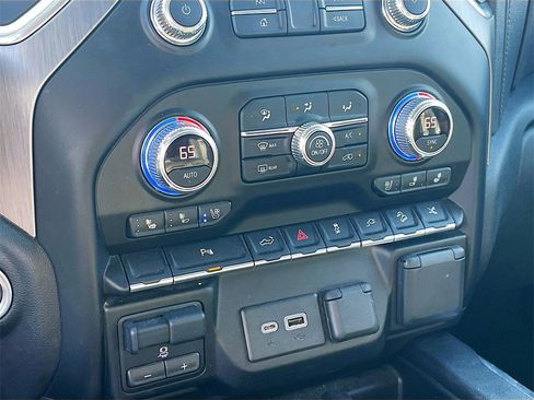 Used 2021 GMC Sierra 1500 Denali w/ Denali Premium Package image 17