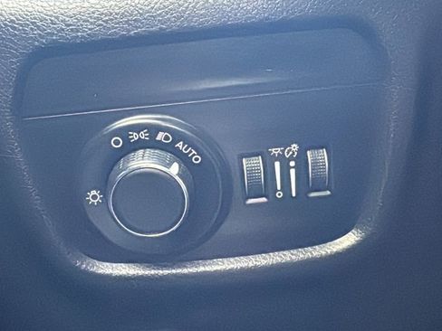 Used 2023 Jeep Grand Cherokee Altitude AWD/4WD image 18