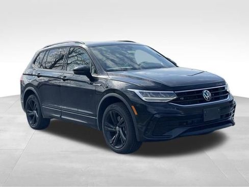 Used 2023 Volkswagen Tiguan SE R-Line AWD/4WD image 3