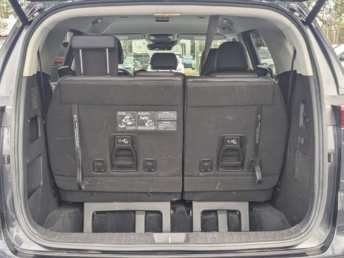 Used 2022 Kia Carnival EX image 13