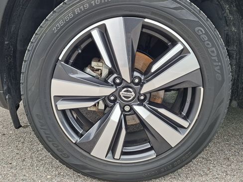 Used 2021 Nissan Rogue Platinum AWD/4WD image 25