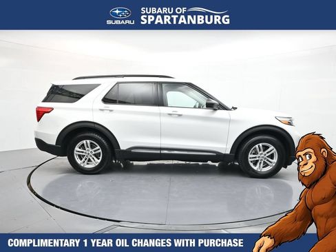 Used 2023 Ford Explorer XLT w/ Equipment Group 202A RWD image 9