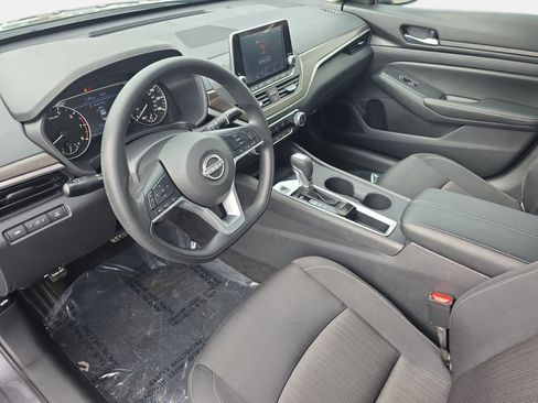 Used 2025 Nissan Altima 2.5 SV image 16