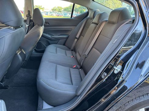 Used 2025 Nissan Altima 2.5 SV FWD image 21