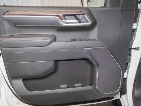 Used 2025 GMC Sierra 1500 SLT AWD/4WD image 11